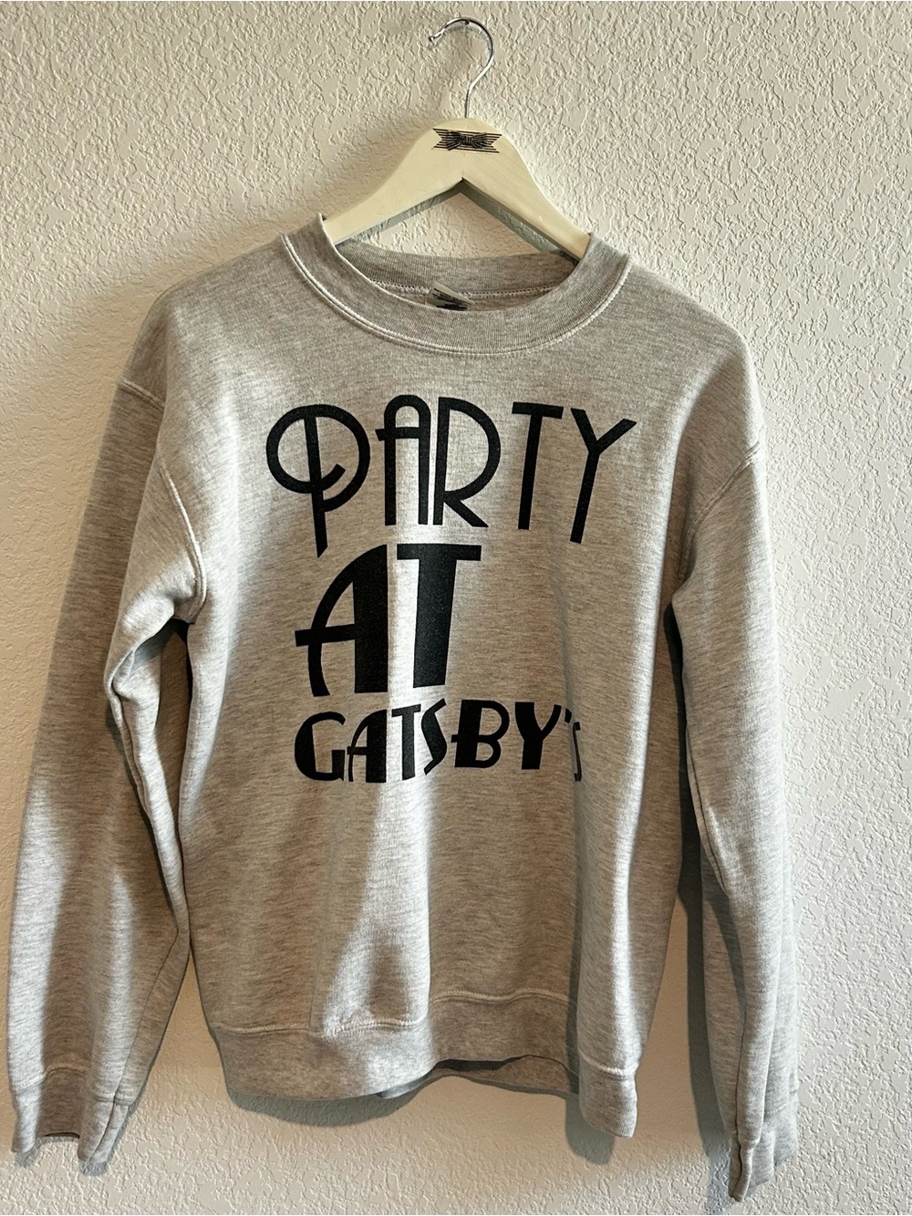 Party At Gatsbys Sweatshirt Small Heather Grey Book Literature Graphic Pullover
